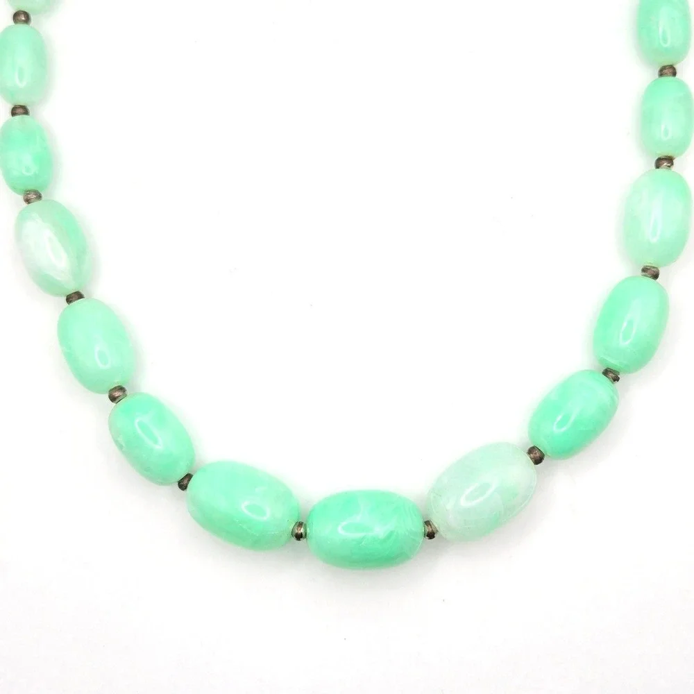 Vtg Seafoam Green Marbled UV Reactive Lucite Bead‎ Necklace Silver Tone Spacers